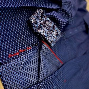 Robert Graham Men’s Button Up-Pristine Condition!